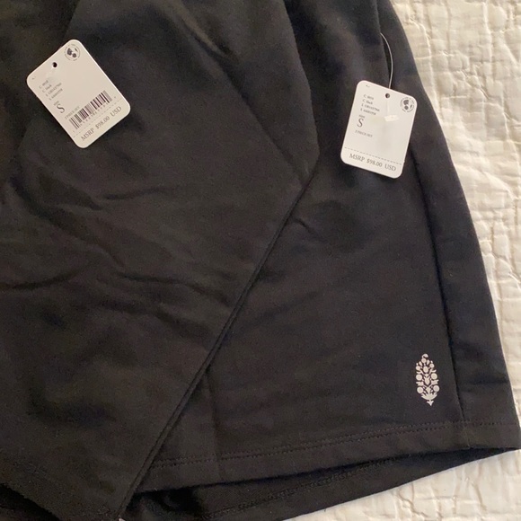 Free People Movement Athleisure Set Black Oversized Crop LS & Shorts Size Small - Picture 5 of 5